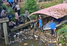 Aksi Nyata, Polres Landak Gelar Aksi Bersih Lingkungan Bersama TNI dan Masyarakat
