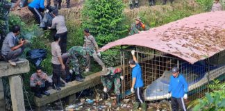 Aksi Nyata, Polres Landak Gelar Aksi Bersih Lingkungan Bersama TNI dan Masyarakat
