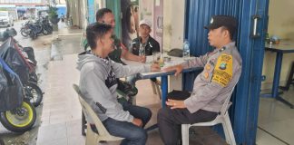 Sambangi Warga, Bhabinkamtibmas Polsek Batu Ampar Ajak Warga Jaga Kamtibmas