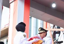 Wabup Ketapang Jadi Inspektur Upacara Penurunan Bendera HUT Ke – 78 Kemardekaan Republik Indonesia