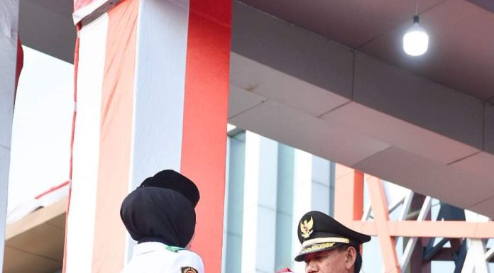 Wabup Ketapang Jadi Inspektur Upacara Penurunan Bendera HUT Ke – 78 Kemardekaan Republik Indonesia