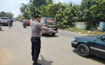 Antisipasi Kemacetan, Personil Polsek Batu Ampar Atur Lalu Lintas