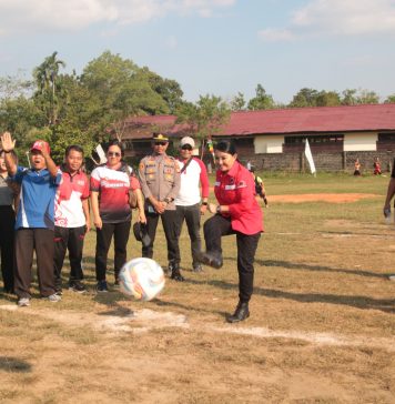 Dukung Pengembangan Caba Olah Raga, Karolin : Landak Harus Punya Sekolah Sepak Bola