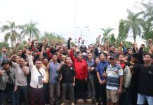 Pekerja Tambang Geruduk Kantor DPRD Landak Sampaikan Aspirasi