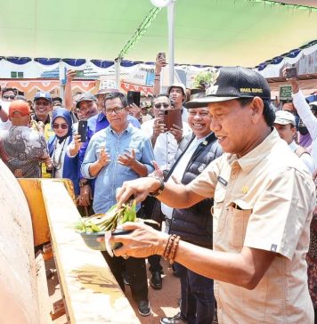 Lounching Program Inpres Penanganan Jalan Daerah Pasaguan Kendawangan
