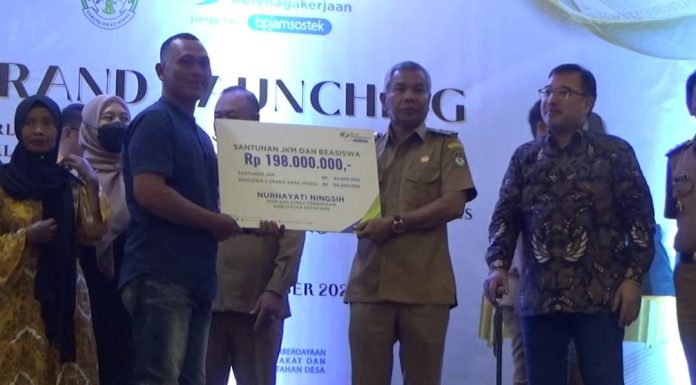 Beri Perlindungan Bagi Pekerja Pemkab Ketapang Launching Program 1 Desa 100 Pekerja Rentan