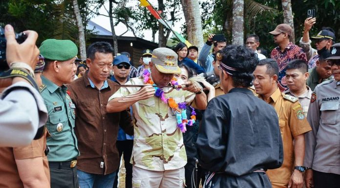 Pelantikan PKK Kecamatan dan Desa Harapan Baru Kecamatan Air Upas, Bupati Martin : Bekerja Sesuai Dengan Tugas