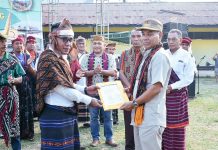 Bupati Lantik Ikatan Keluarga Besar Flobamora Ketapang