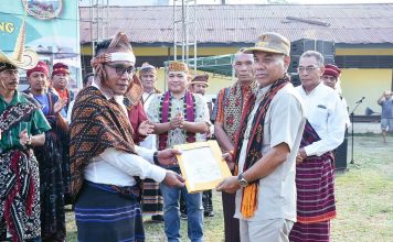 Bupati Lantik Ikatan Keluarga Besar Flobamora Ketapang