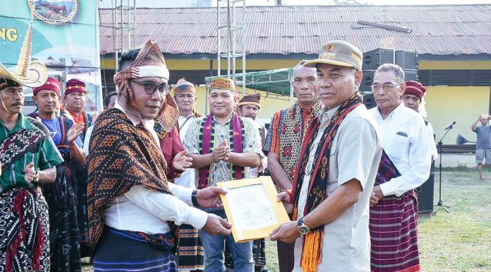 Bupati Lantik Ikatan Keluarga Besar Flobamora Ketapang