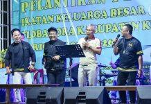 Bupati Ketapang Gelar Rapat Diruang Terbuka Bersama Masyarakat Tumbang Titi