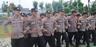 Polres Landak Latih Personil Formasi Dalmas Amankan Pemilu 2024