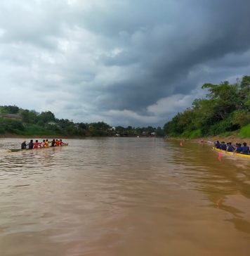 Lomba Sampan Bidar Meriahkan Rangkaian Festival Budaya Robo-Robo di Landak