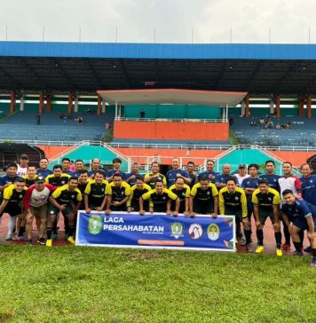 Sekda Turun Langsung Perkuat Kesebelasan ASN – U40 Ketapang Dalam Laga Persahabatan Melawan Kesebelasan ASN Pemprov Kalbar