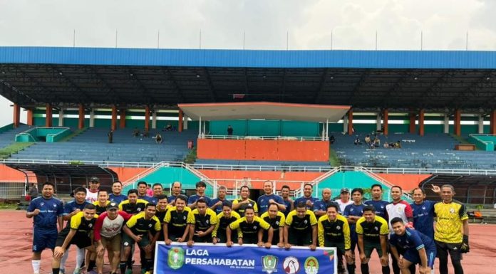 Sekda Turun Langsung Perkuat Kesebelasan ASN – U40 Ketapang Dalam Laga Persahabatan Melawan Kesebelasan ASN Pemprov Kalbar