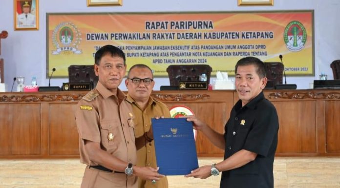 Bupati Ketapang Jawab Pandangan Umum Fraksi DPRD Terhadap Pengantar Nota Keuangan dan Raperda APBD 2024