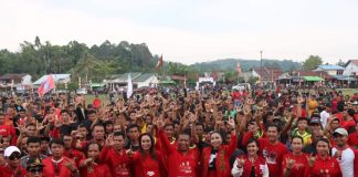 Heri Saman Buka Turnamen Sepak Bola di Kecamatan Sompak