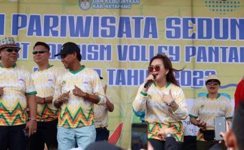 Margareta Hadiri Pembukaan Sport Tourism Volley Pantai se Kalbar di Ketapang