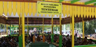 Ziarah di Makam Panglima Tentemak Rangkaian Napak Tilas Ketapang