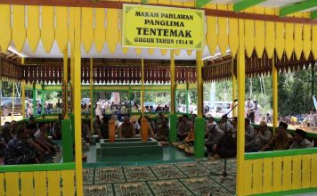 Ziarah di Makam Panglima Tentemak Rangkaian Napak Tilas Ketapang
