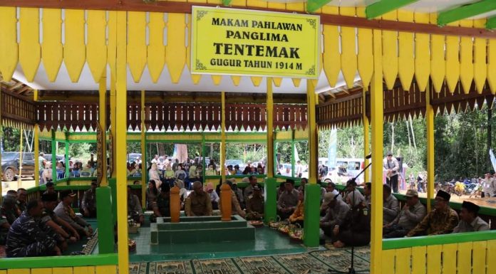Ziarah di Makam Panglima Tentemak Rangkaian Napak Tilas Ketapang