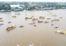Puluhan Perahu Hias Penuhi Sungai Pawan