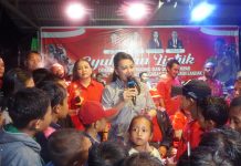Dihadapkan Warga Desa Sungai Kelik, Karolin Sampaikan Pentingnya Politik Bagi Pembangunan