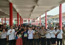 Operasi Pasar Murah di Ngabang Diserbu Warga