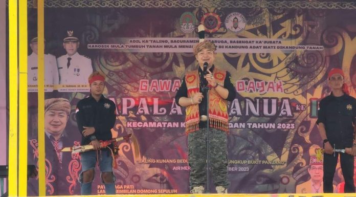 Sekda Ketapang Buka Gawai Adat Bapalas Benua dan Letakan Batu Pertama Pendirian Gereja di Kendawangan