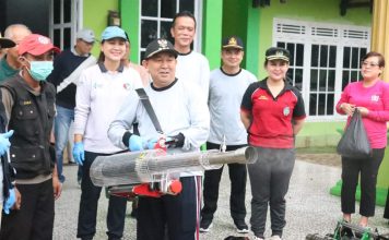 Tanggulangi Kasus DBD, Pemkab Bersama Dewan dan Masyarakat Landak Gelar Bersih – Bersih Lingkungan