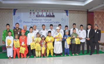 Wabup Farhan Hadiri Kegiatan Khinatan Massal Diselenggarakan Pengurus Masjid Al-Ikhlas