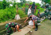 Perdana, Kodim 1210/LDK Gelar Karya Bhakti Bersihkan Pasar Rakyat Landak