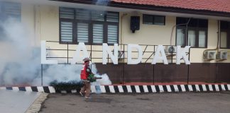Cegah DBD, Polres Landak Lakukan Fogging