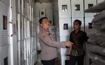 Kapolres Cek Gudang Logistik KPU Landak