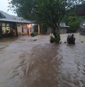 Banjir Bandang Rendam Sejumlah Rumah Warga di Jelimpo
