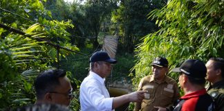 Tinjau Jembatan Gantung Putus di Desa Jambu Tembawang, Pj. Gubernur Kalbar Wacanakan Bangun Jembatan Permanen