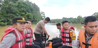 Bebit Air Sungai Landak Meningkat, Kapolres Turun Langsung Lakukan Pengecekan