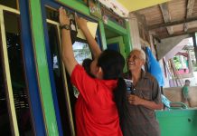 Karolin Door To Door Ke Masyarakat Sosialisasikan Progam KTP Sakti