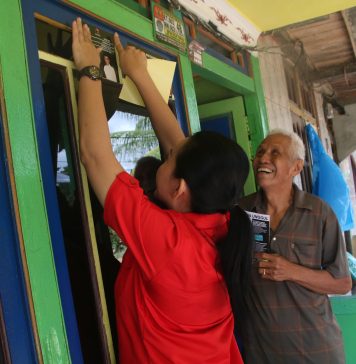 Karolin Door To Door Ke Masyarakat Sosialisasikan Progam KTP Sakti