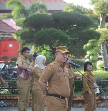 Sekda Ketapang Tekankan Disiplin Pegawai Saat Pimpin Apel Pagi
