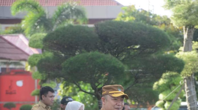 Sekda Ketapang Tekankan Disiplin Pegawai Saat Pimpin Apel Pagi