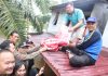 Tinjau Lokasi Banjir, Pj. Bupati Landak Serahkan Bantuan