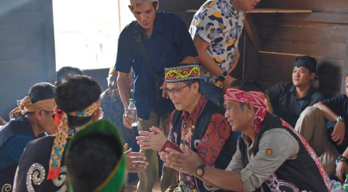 Sejumlah Kepala OPD Pemkab Ketapang Terima Pemberian Gelar Adat