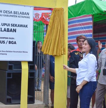 Bupati Ketapang Resmikan Lapangan Sepak Bola Upui Sekawak Belaban
