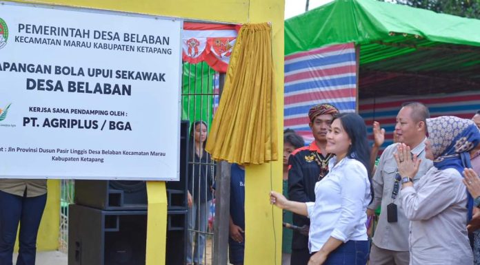 Bupati Ketapang Resmikan Lapangan Sepak Bola Upui Sekawak Belaban
