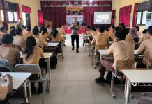 Sambangi Sekolah, Polsek Ngabang Sosialisasikan Penerimaan Anggota Polri