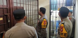 Kapolres Bersama Waka Polres Landak Cek Ruang Tahanan
