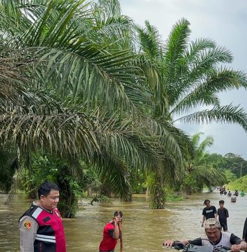 Banjir Rendam Desa Nyayum, Akses Jalan Warga Terendam