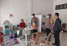 Katim Supervisi Ops Mantap Kapuas Bersama Kapolres Landak Jenguk Ketua KPPS 008 Yang Sakit