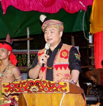 Sekda Ketapang Tutup Gawai Adat Bejujokng XIII Desa Gema
